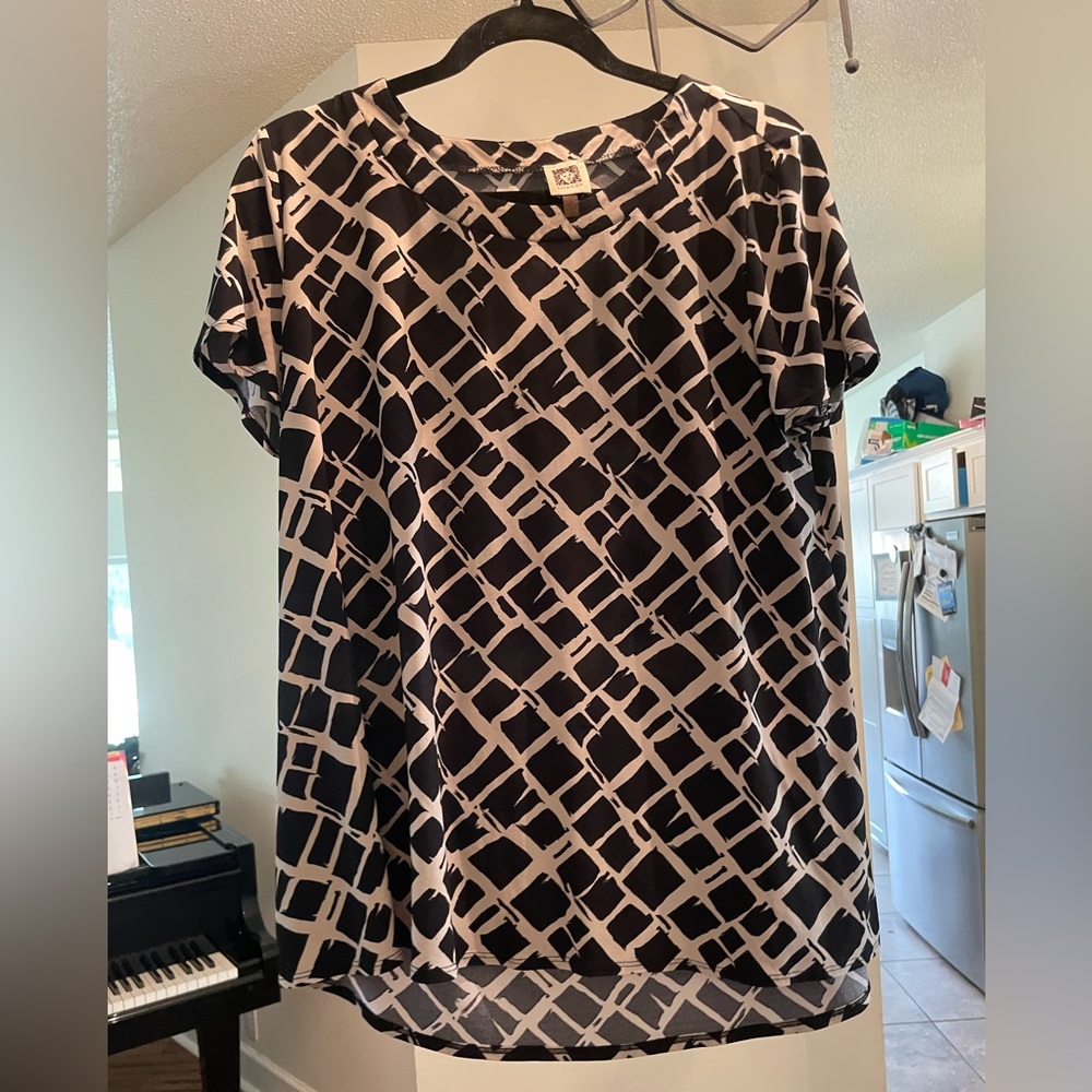 Size large black and white Anne Klein top